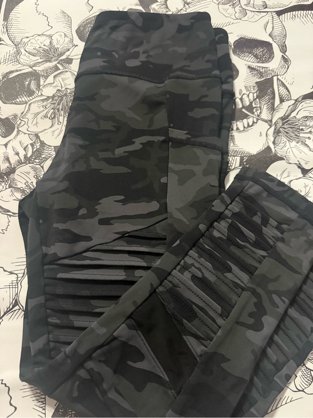 Constantly Varied Gear Women's Camo Moto 3/4 Leggings